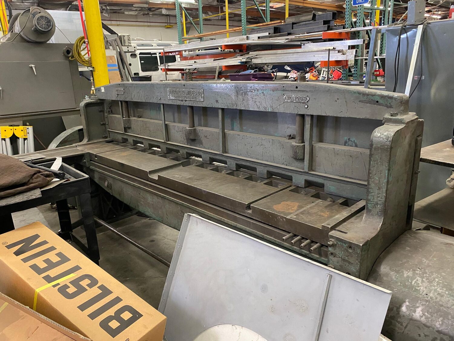 Box and pan finger brake